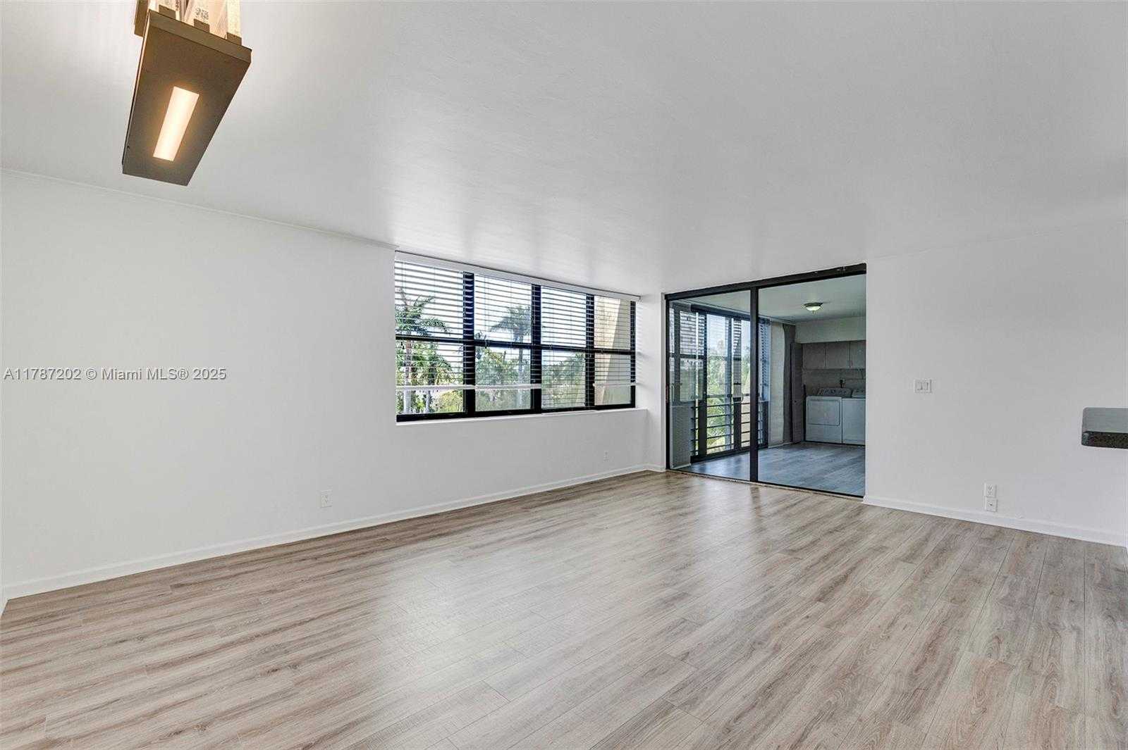 Small Image of 20401 NORTH EAST 30TH AVE #414-8, Aventura Number 28
