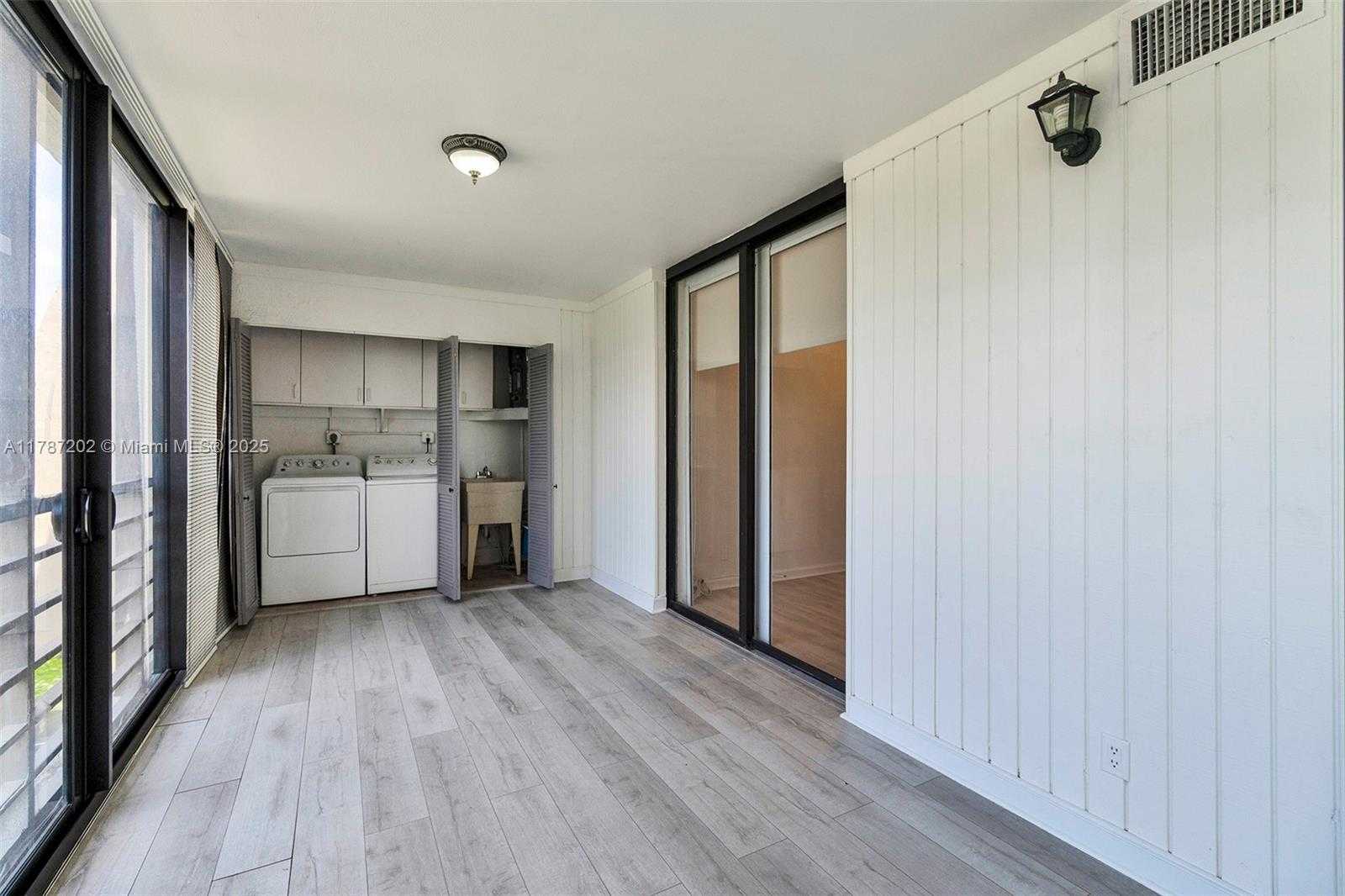 Small Image of 20401 NORTH EAST 30TH AVE #414-8, Aventura Number 34