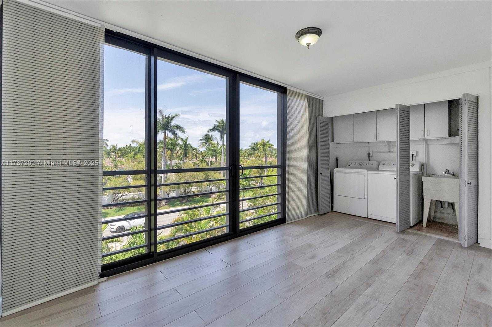 Small Image of 20401 NORTH EAST 30TH AVE #414-8, Aventura Number 35