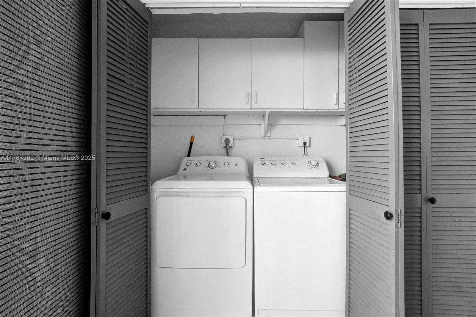 Small Image of 20401 NORTH EAST 30TH AVE #414-8, Aventura Number 36
