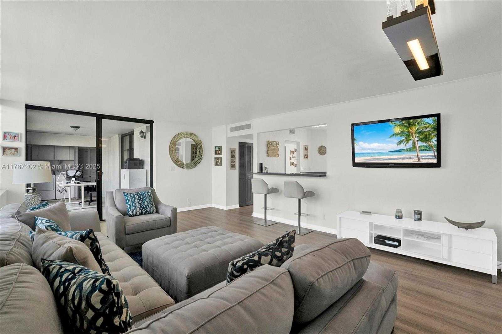 Small Image of 20401 NORTH EAST 30TH AVE #414-8, Aventura Number 5
