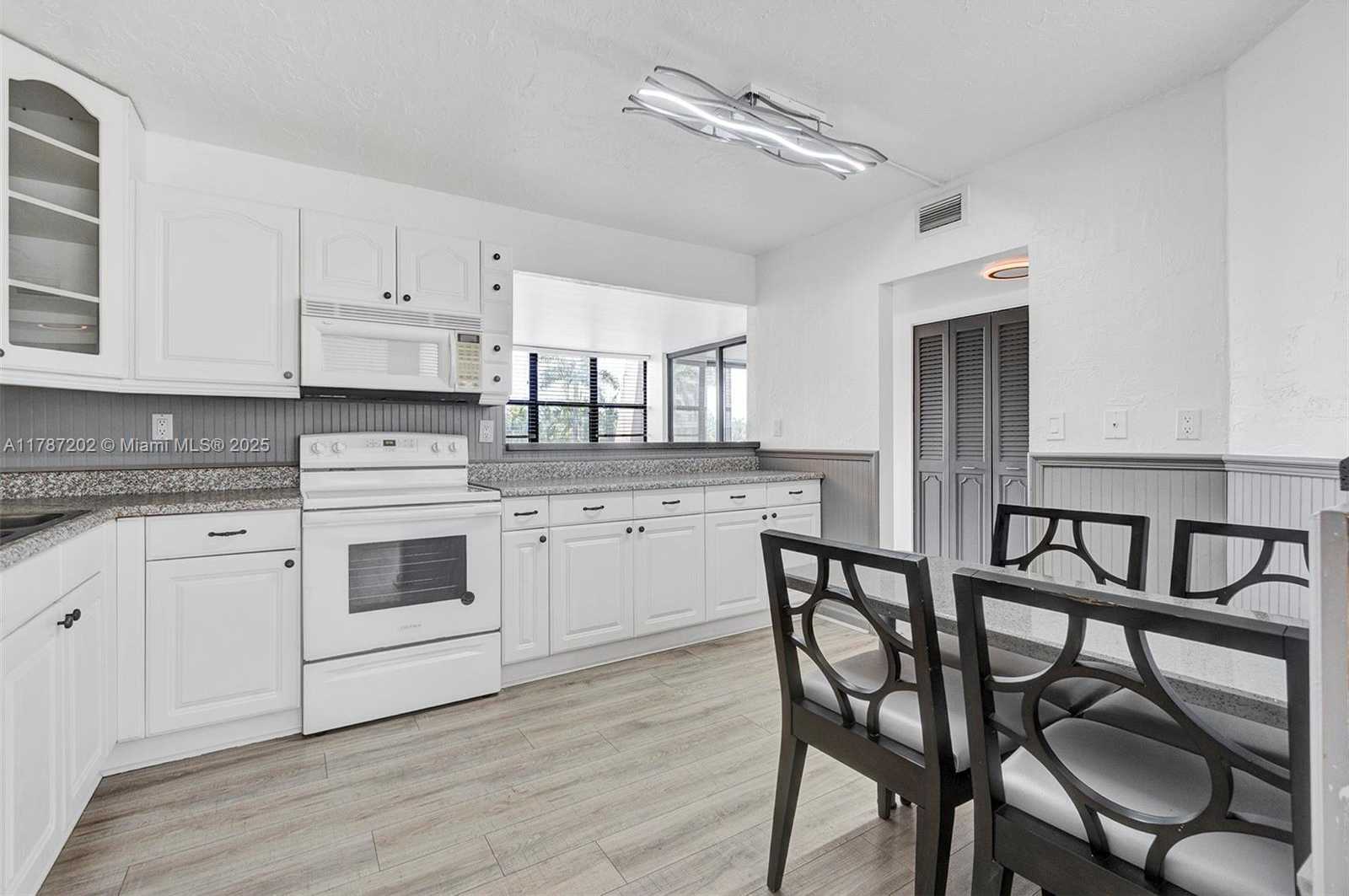 Small Image of 20401 NORTH EAST 30TH AVE #414-8, Aventura Number 9
