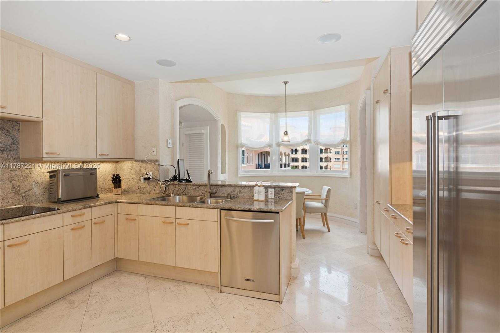 Small Image of 13645 Deering Bay Dr, Coral Gables, FL 33158, USA Number 14
