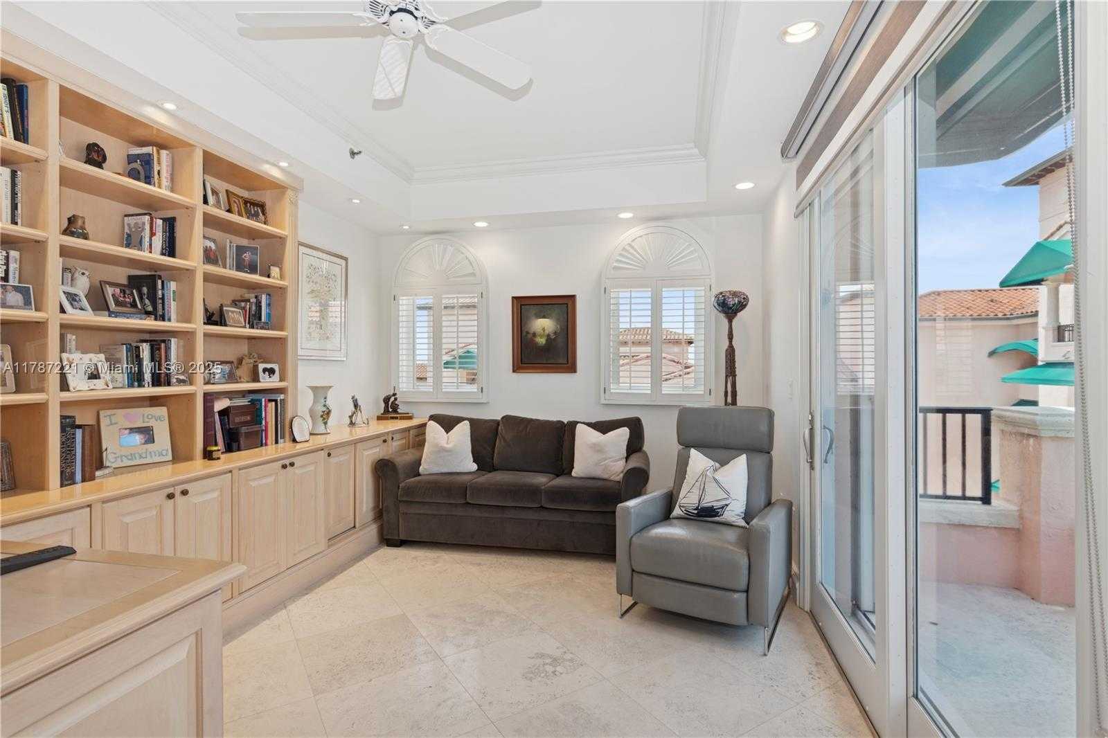 Small Image of 13645 Deering Bay Dr, Coral Gables, FL 33158, USA Number 17