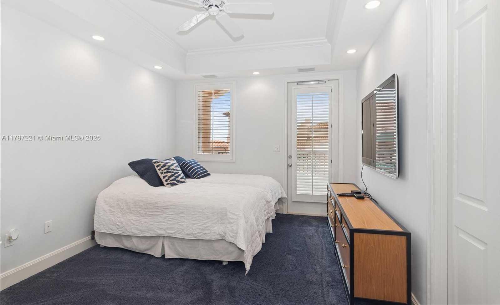 Small Image of 13645 Deering Bay Dr, Coral Gables, FL 33158, USA Number 18