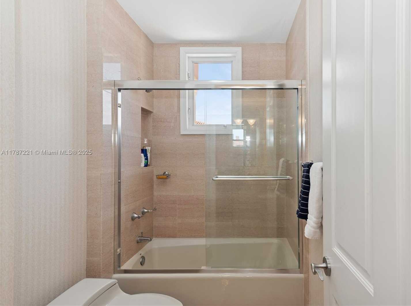 Small Image of 13645 Deering Bay Dr, Coral Gables, FL 33158, USA Number 20