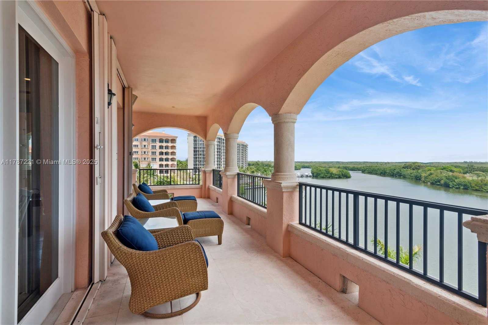 Small Image of 13645 Deering Bay Dr, Coral Gables, FL 33158, USA Number 27