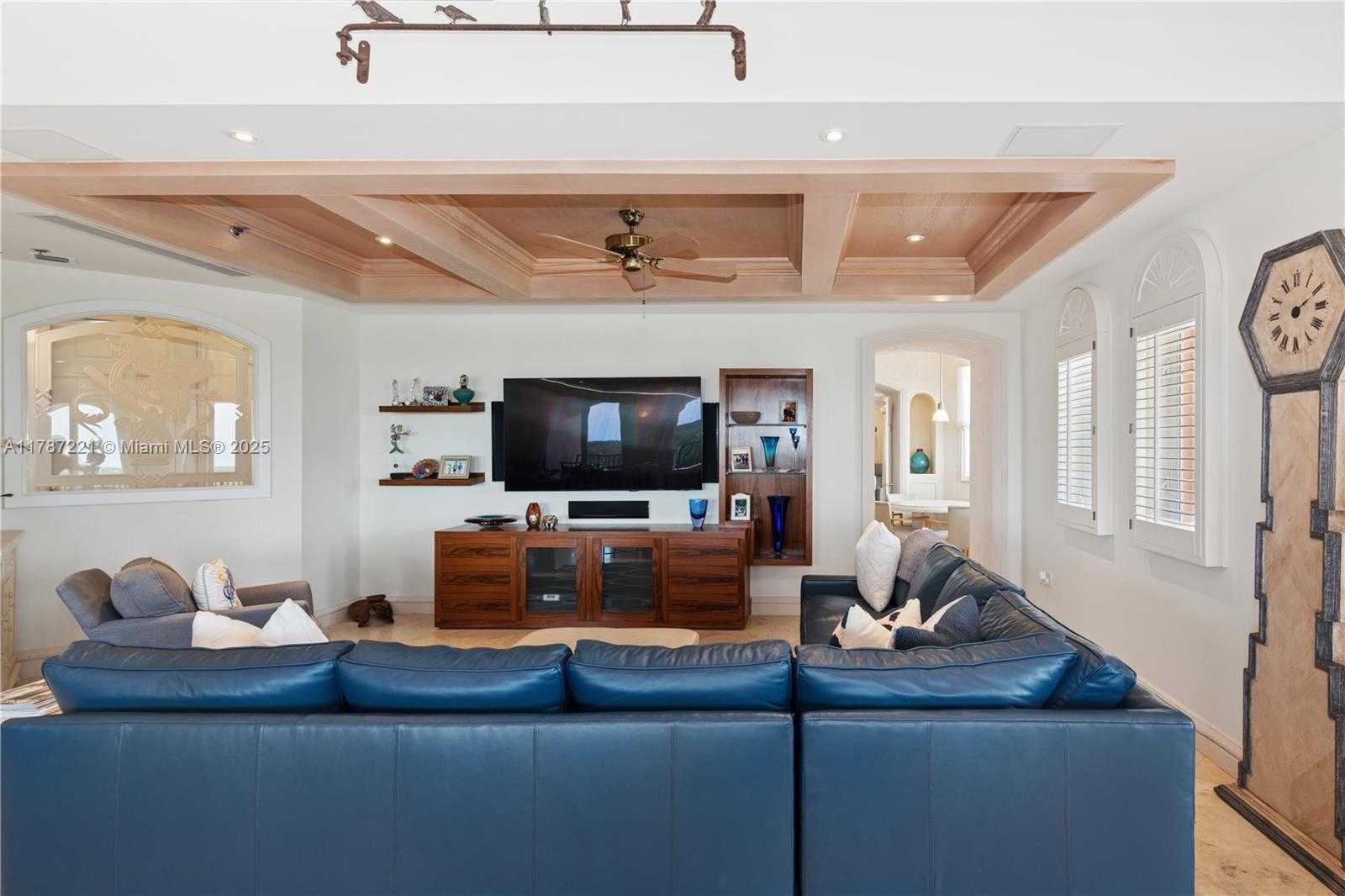 Small Image of 13645 Deering Bay Dr, Coral Gables, FL 33158, USA Number 6