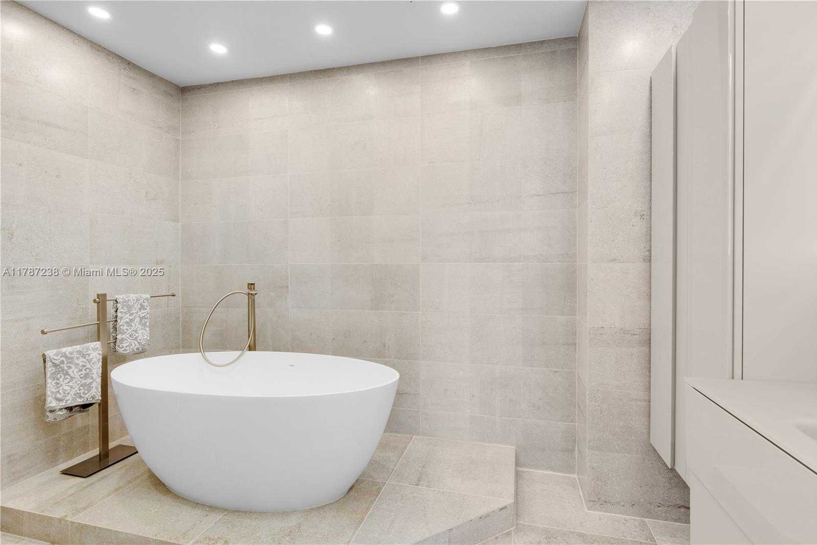 Small Image of 18201 COLLINS AVE #4606, Sunny Isles Beach Number 25