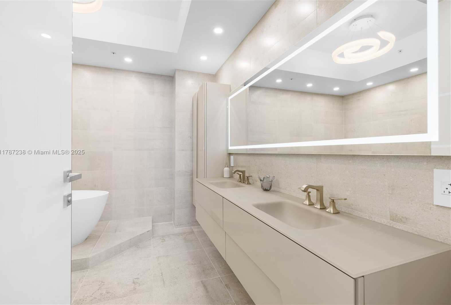 Small Image of 18201 COLLINS AVE #4606, Sunny Isles Beach Number 26