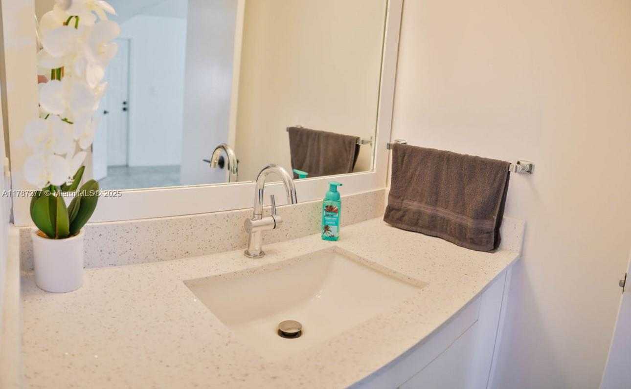 Small Image of 8901 HOLLYBROOK #206, Hollywood Number 16