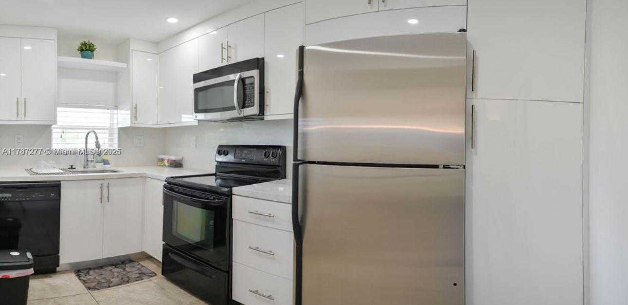 Small Image of 8901 HOLLYBROOK #206, Hollywood Number 5