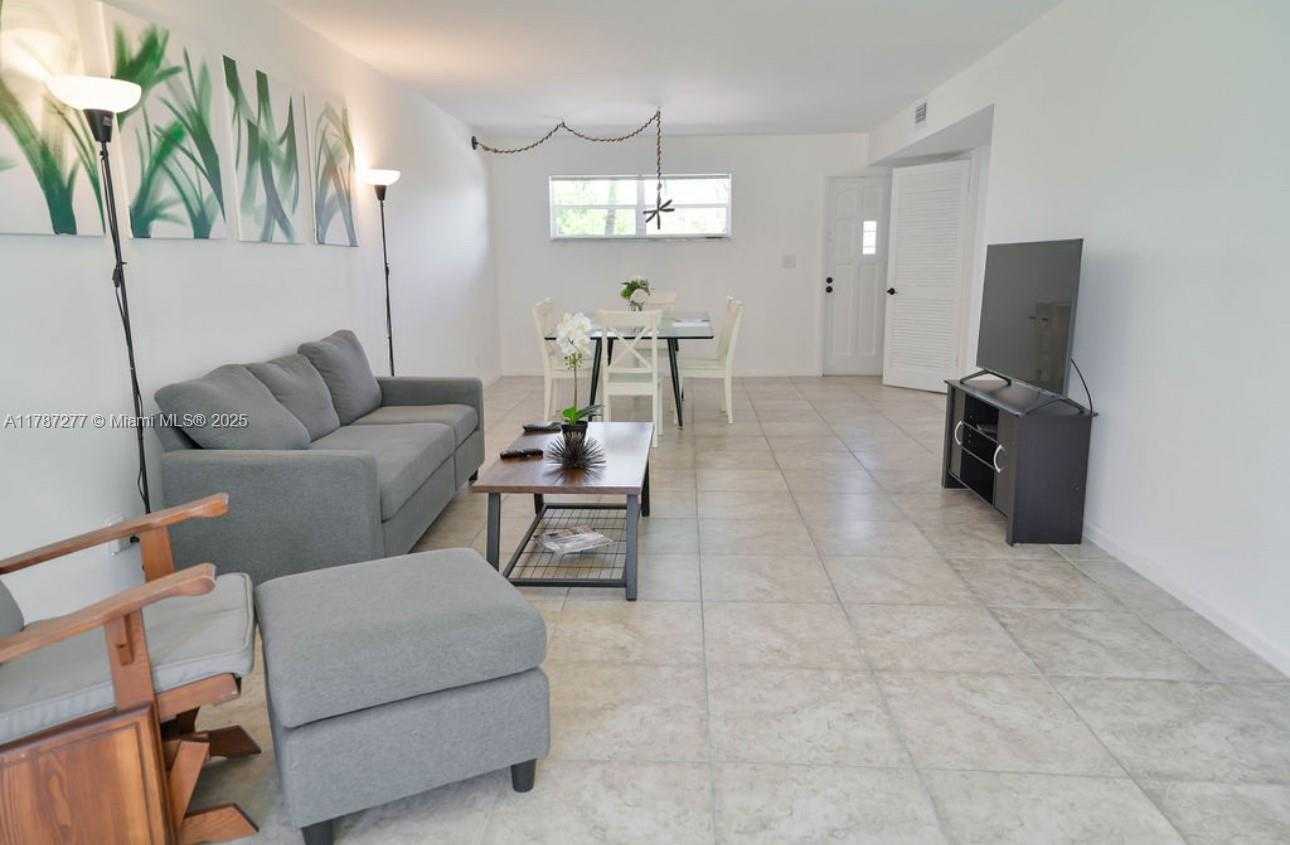 Small Image of 8901 HOLLYBROOK #206, Hollywood Number 7