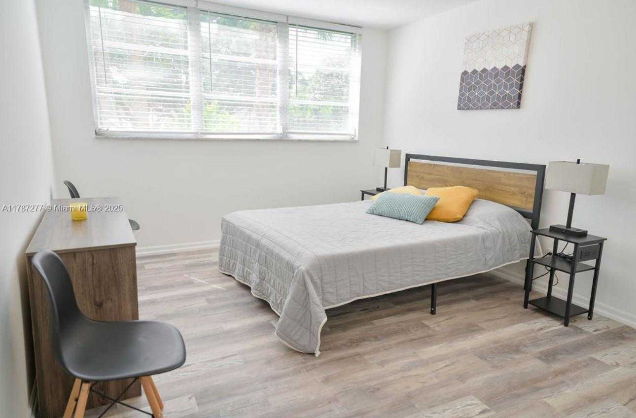 Small Image of 8901 HOLLYBROOK #206, Hollywood Number 9