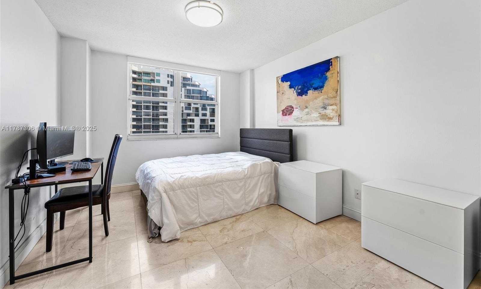 Small Image of 770 CLAUGHTON ISLAND DR #1501, Miami Number 12