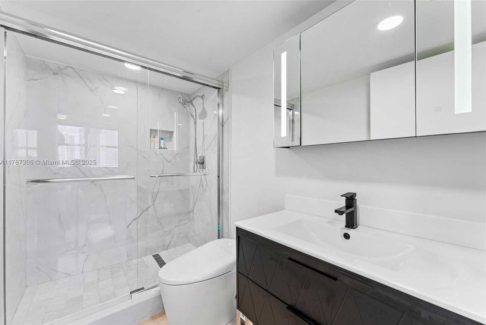 Small Image of 770 CLAUGHTON ISLAND DR #1501, Miami Number 16