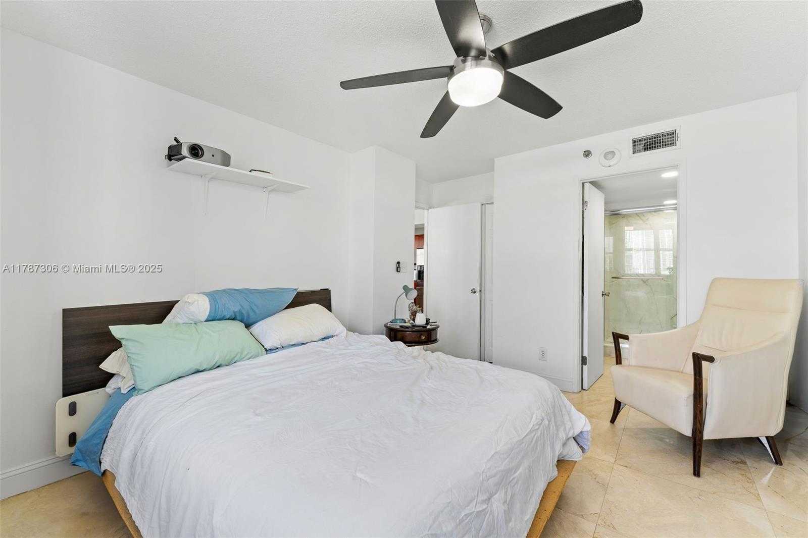 Small Image of 770 CLAUGHTON ISLAND DR #1501, Miami Number 17