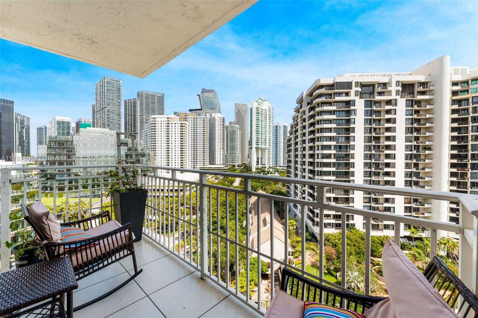 Small Image of 770 CLAUGHTON ISLAND DR #1501, Miami Number 18