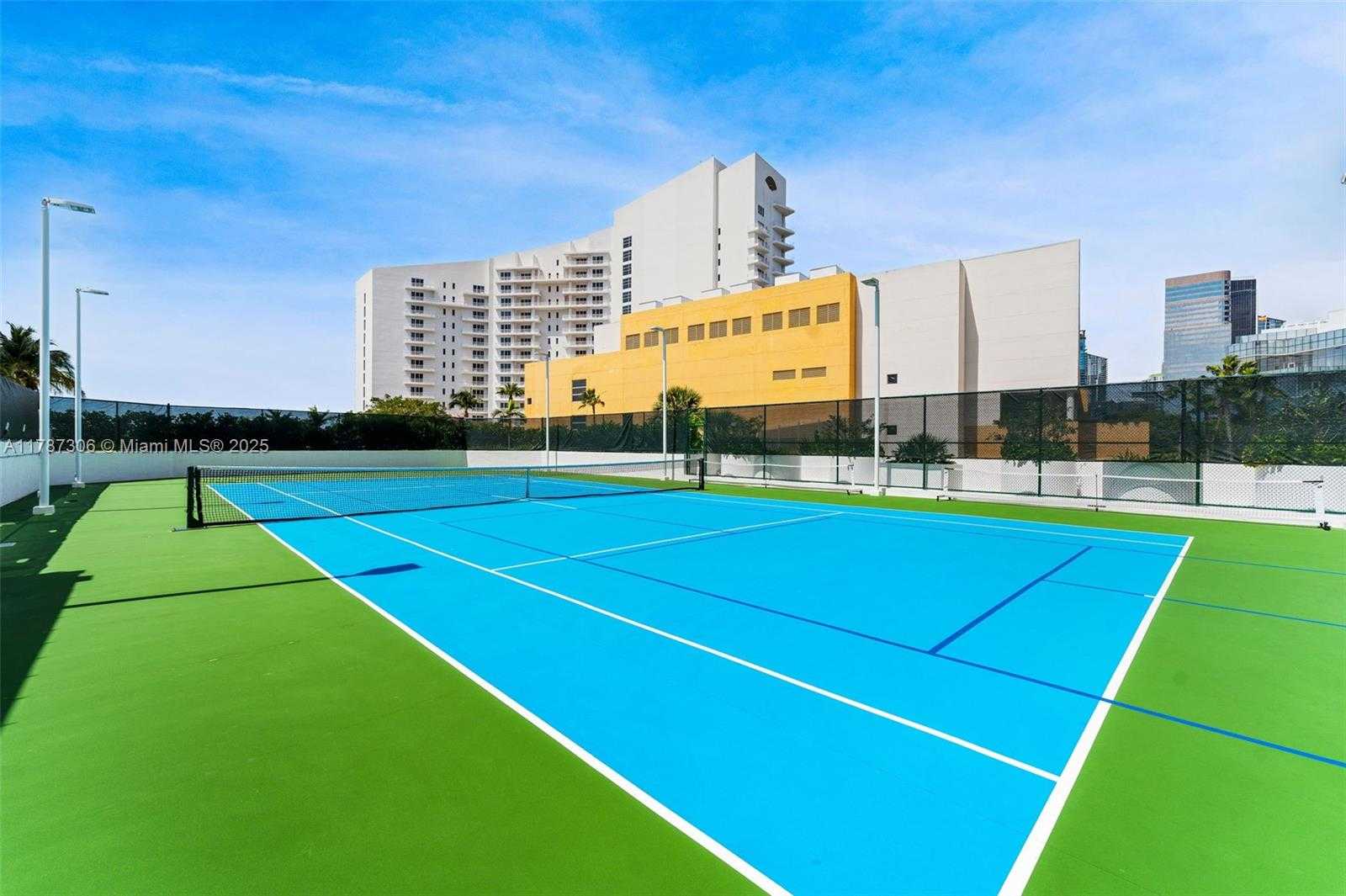 Small Image of 770 CLAUGHTON ISLAND DR #1501, Miami Number 20
