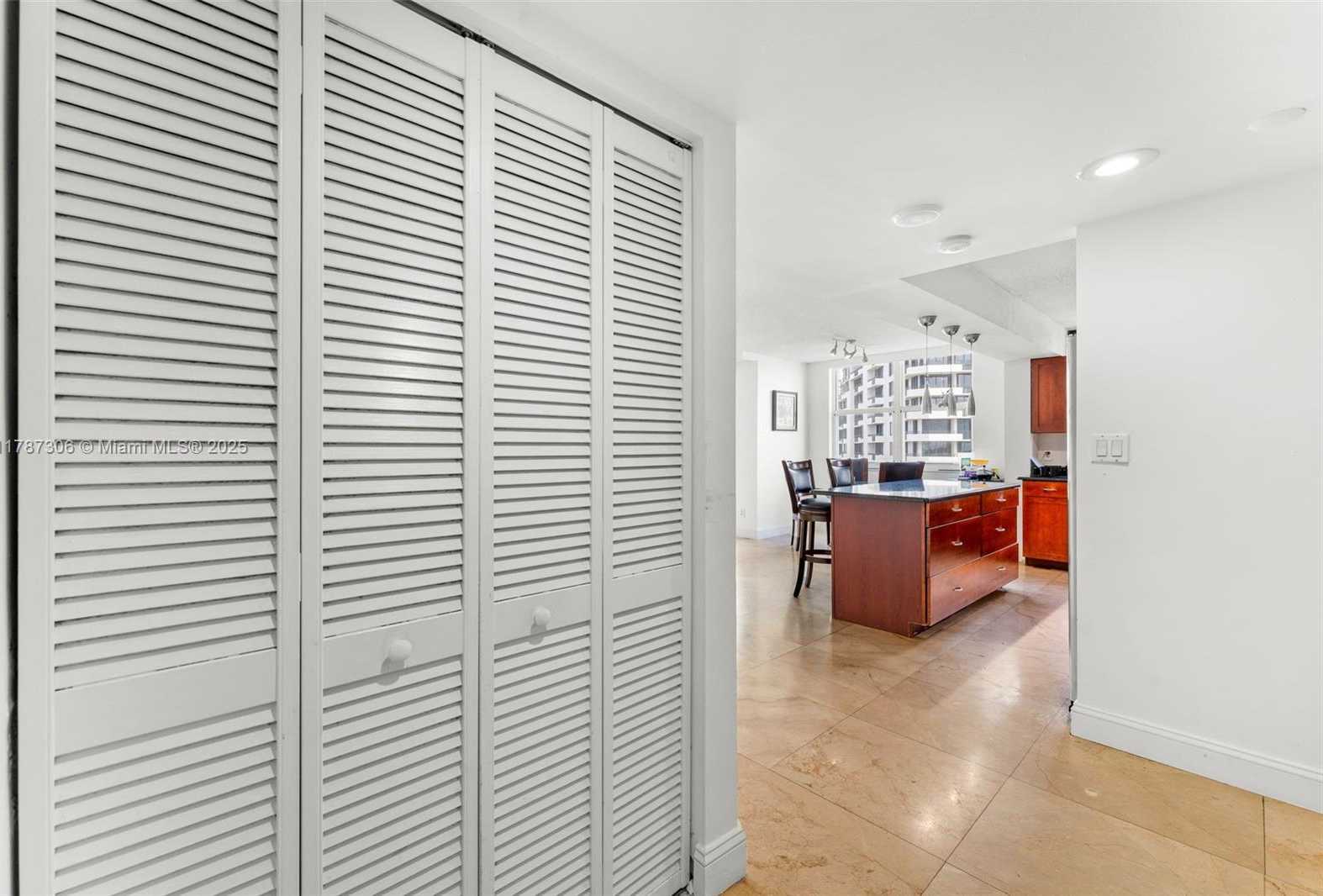 Small Image of 770 CLAUGHTON ISLAND DR #1501, Miami Number 5