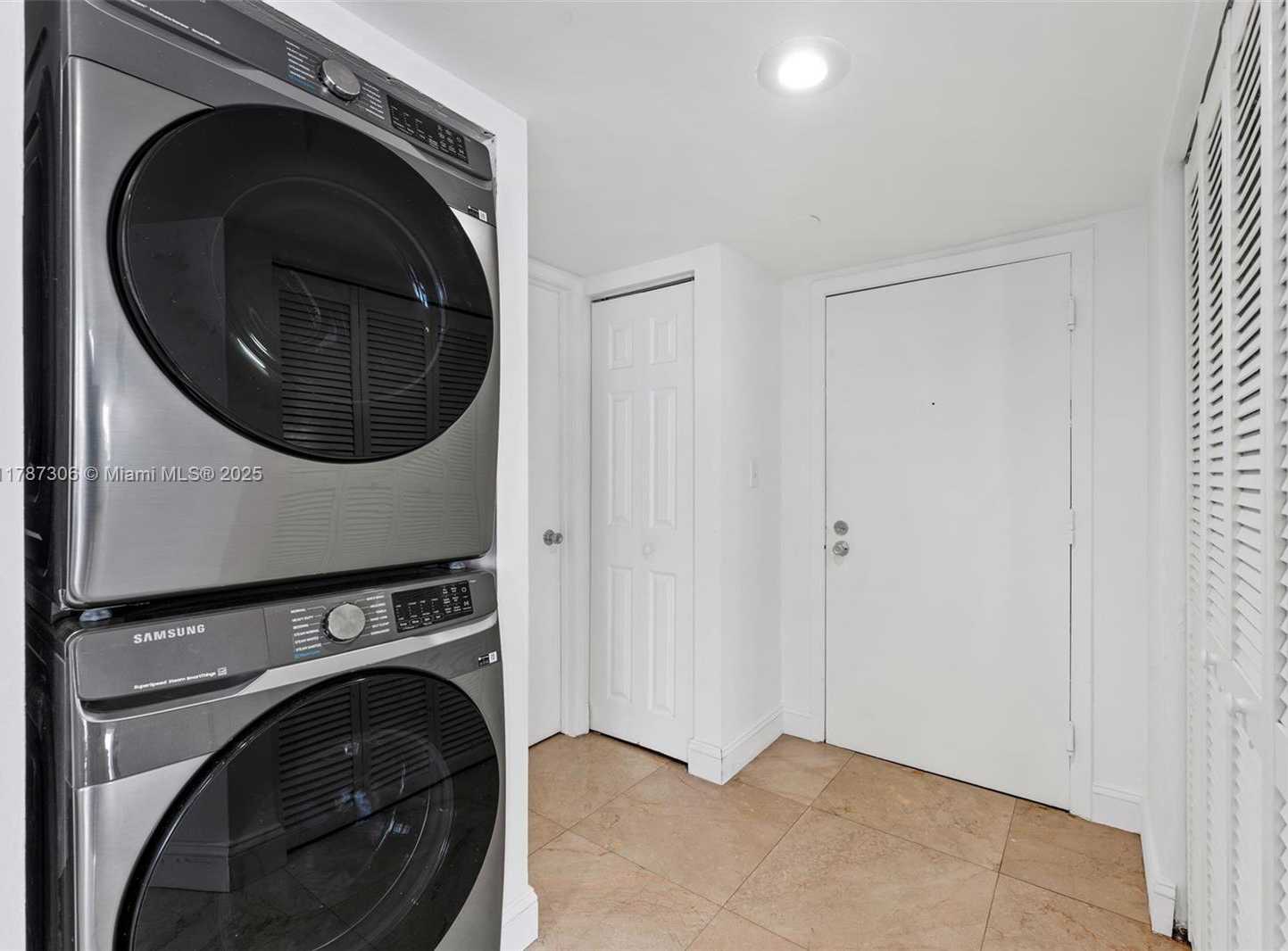 Small Image of 770 CLAUGHTON ISLAND DR #1501, Miami Number 6
