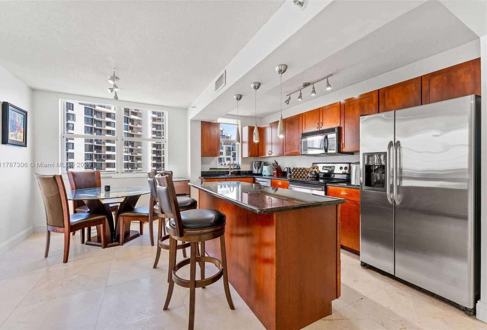 Small Image of 770 CLAUGHTON ISLAND DR #1501, Miami Number 7