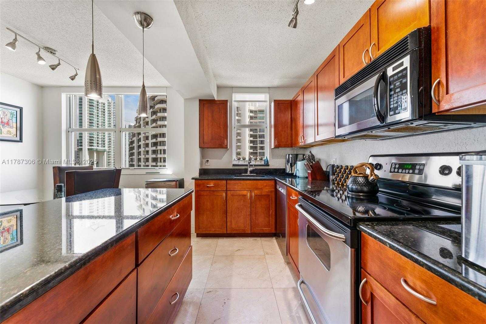Small Image of 770 CLAUGHTON ISLAND DR #1501, Miami Number 8