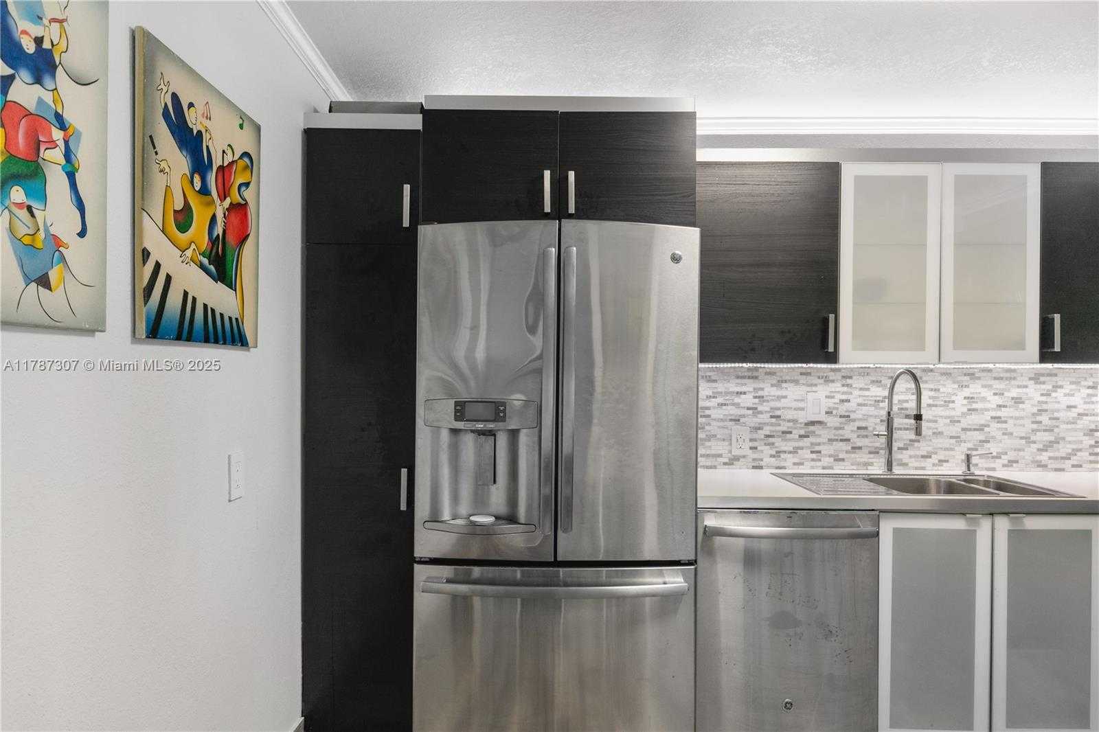 Small Image of 100 BAYVIEW DR #625, Sunny Isles Beach Number 10