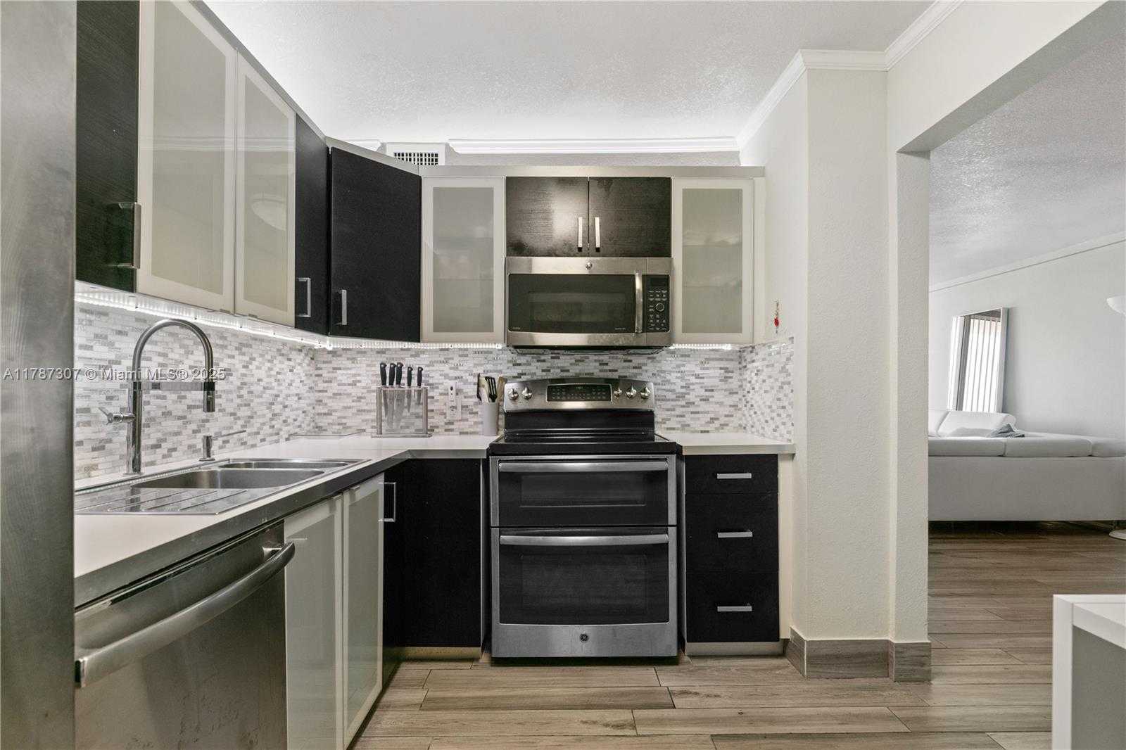 Small Image of 100 BAYVIEW DR #625, Sunny Isles Beach Number 11