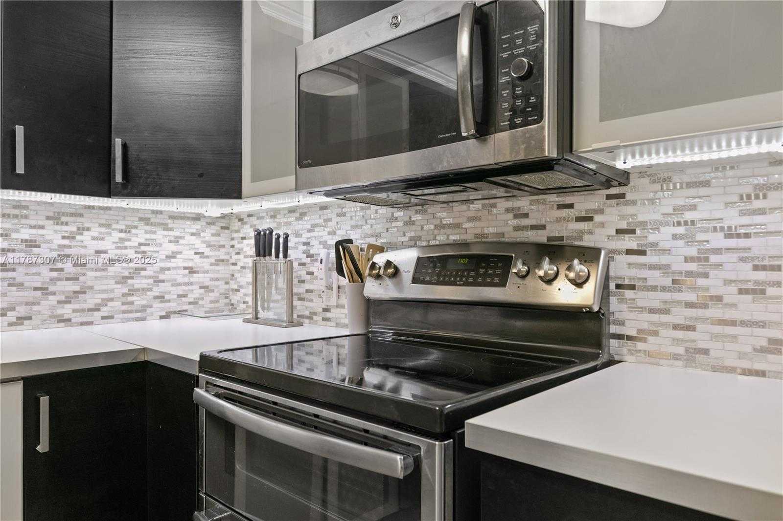 Small Image of 100 BAYVIEW DR #625, Sunny Isles Beach Number 13