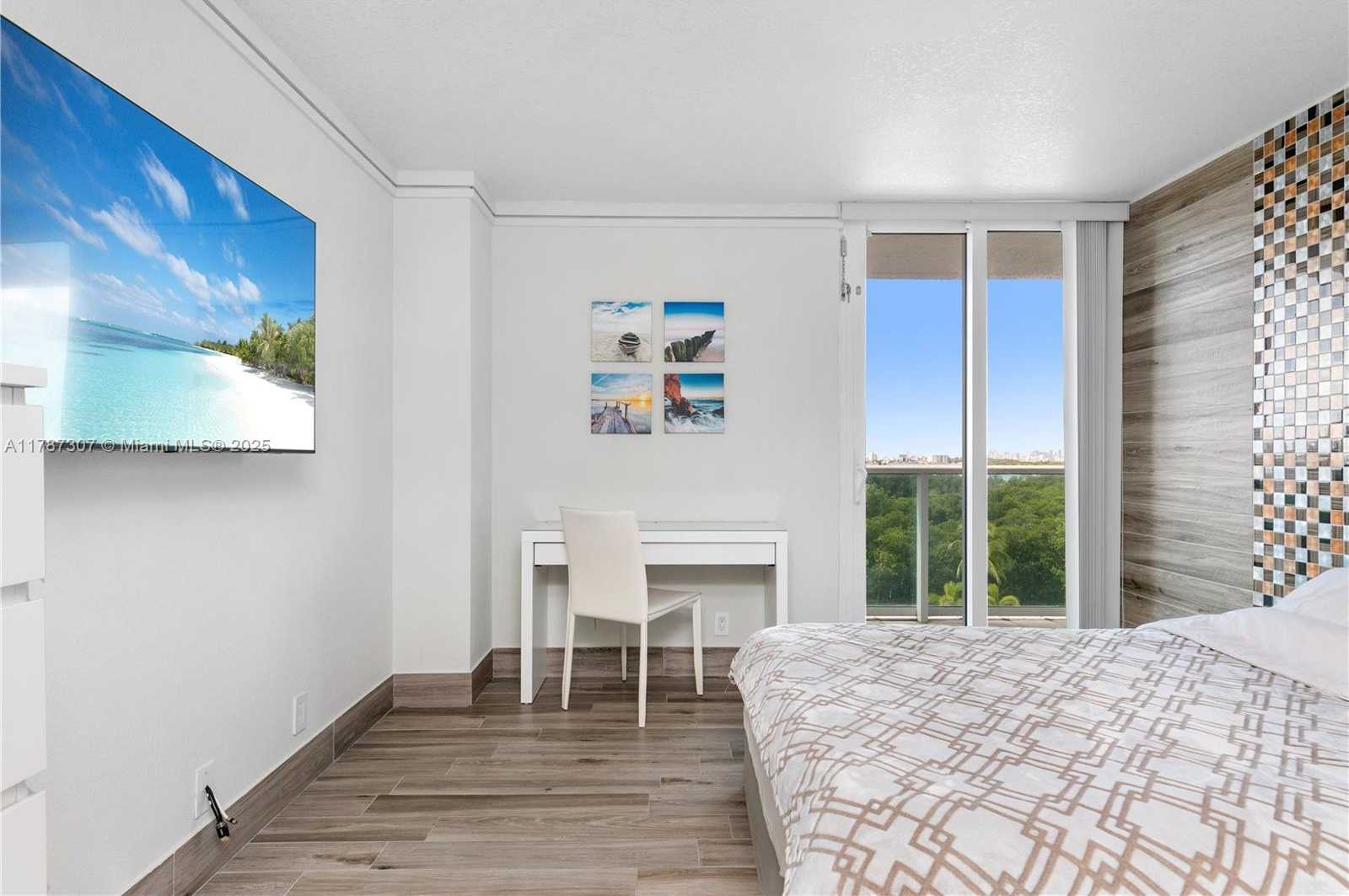 Small Image of 100 BAYVIEW DR #625, Sunny Isles Beach Number 14