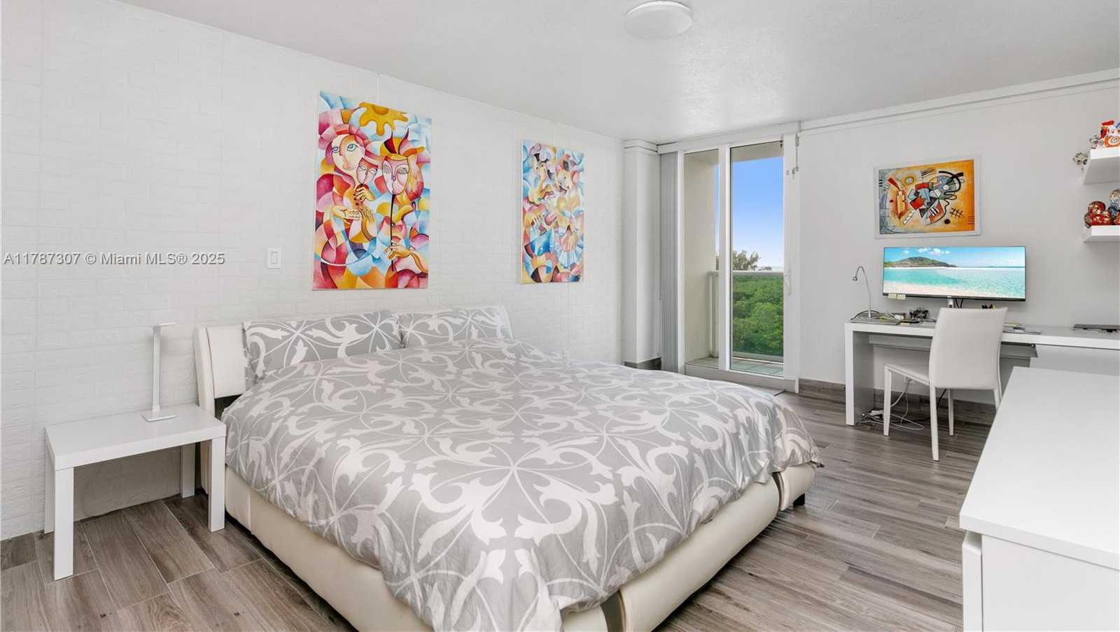 Small Image of 100 BAYVIEW DR #625, Sunny Isles Beach Number 18