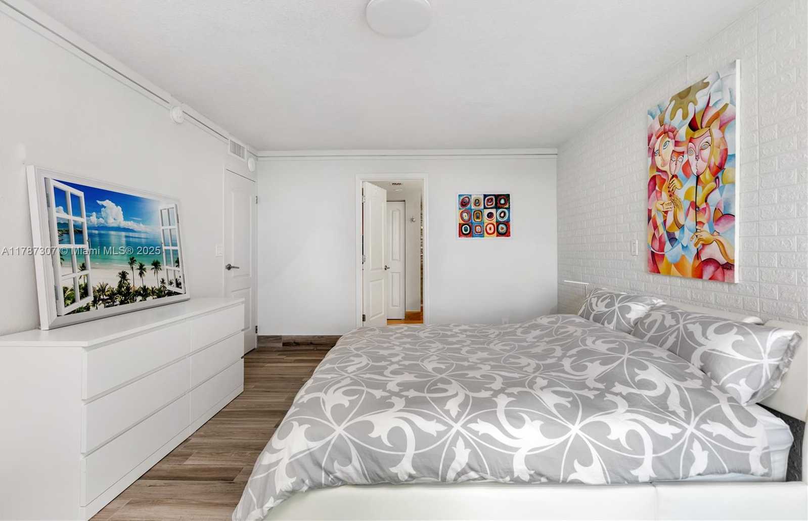 Small Image of 100 BAYVIEW DR #625, Sunny Isles Beach Number 20