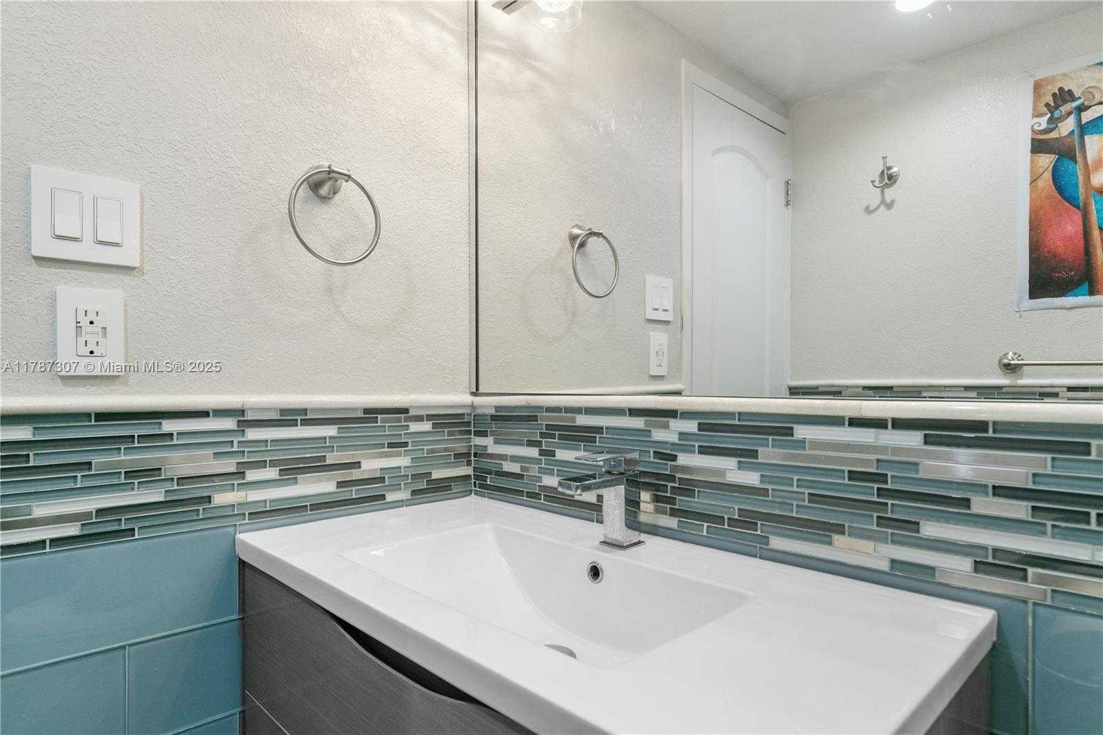 Small Image of 100 BAYVIEW DR #625, Sunny Isles Beach Number 27