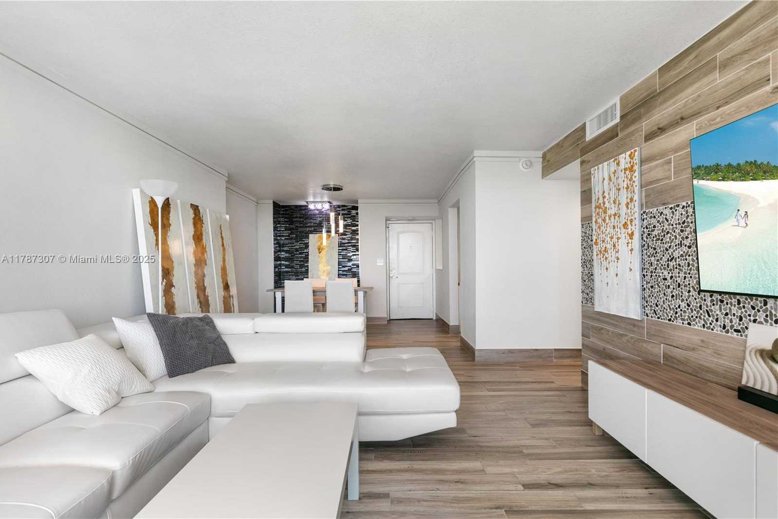 Small Image of 100 BAYVIEW DR #625, Sunny Isles Beach Number 4