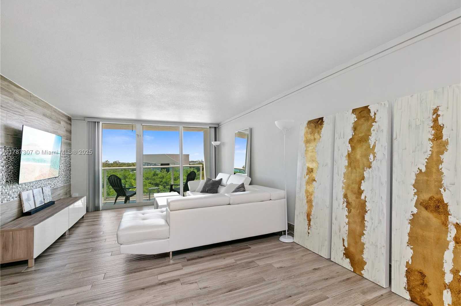 Small Image of 100 BAYVIEW DR #625, Sunny Isles Beach Number 5