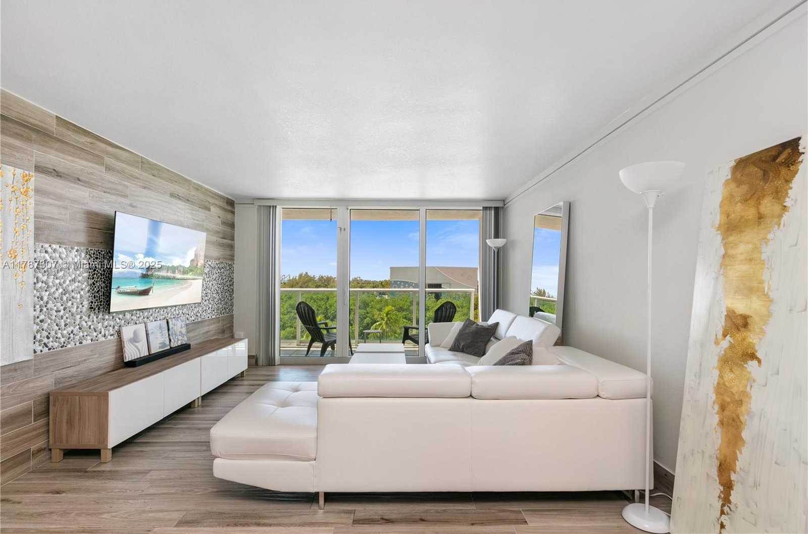 Small Image of 100 BAYVIEW DR #625, Sunny Isles Beach Number 6