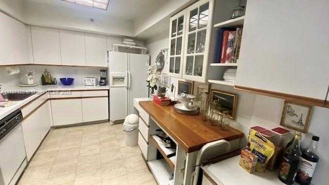 Small Image of 3600 MYSTIC POINTE DR #1517, Aventura Number 10