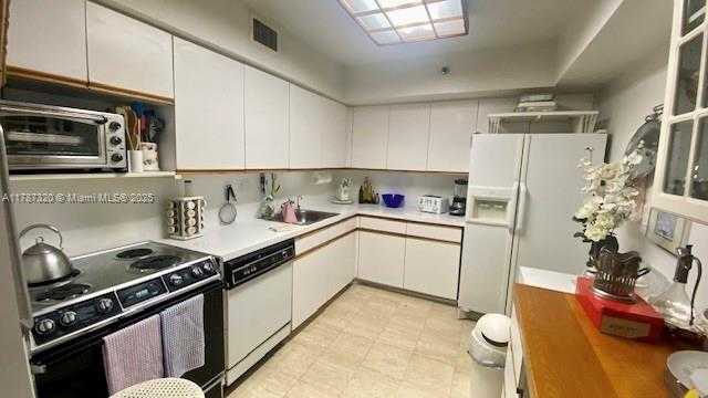 Small Image of 3600 MYSTIC POINTE DR #1517, Aventura Number 7
