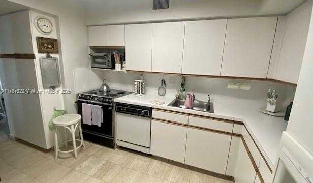 Small Image of 3600 MYSTIC POINTE DR #1517, Aventura Number 8