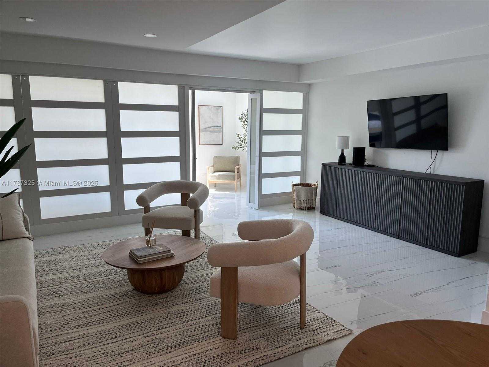 Small Image of 2301 COLLINS AVE #628, Miami Beach Number 2