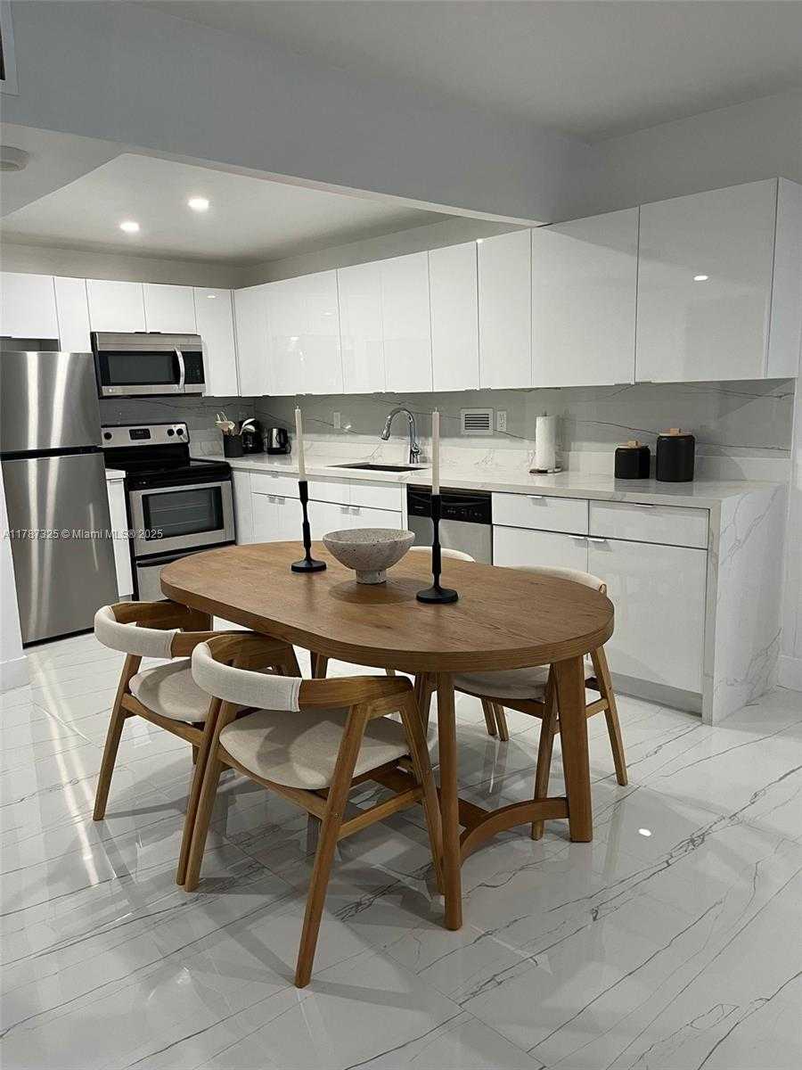 Small Image of 2301 COLLINS AVE #628, Miami Beach Number 5