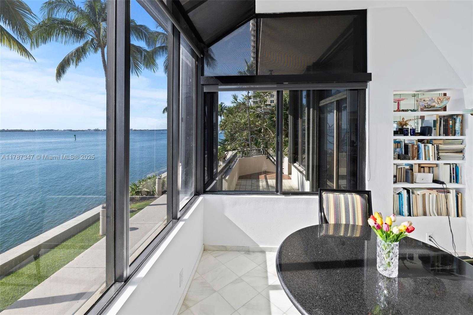 Small Image of 520 Brickell Key Dr, Miami, FL 33131, USA Number 17