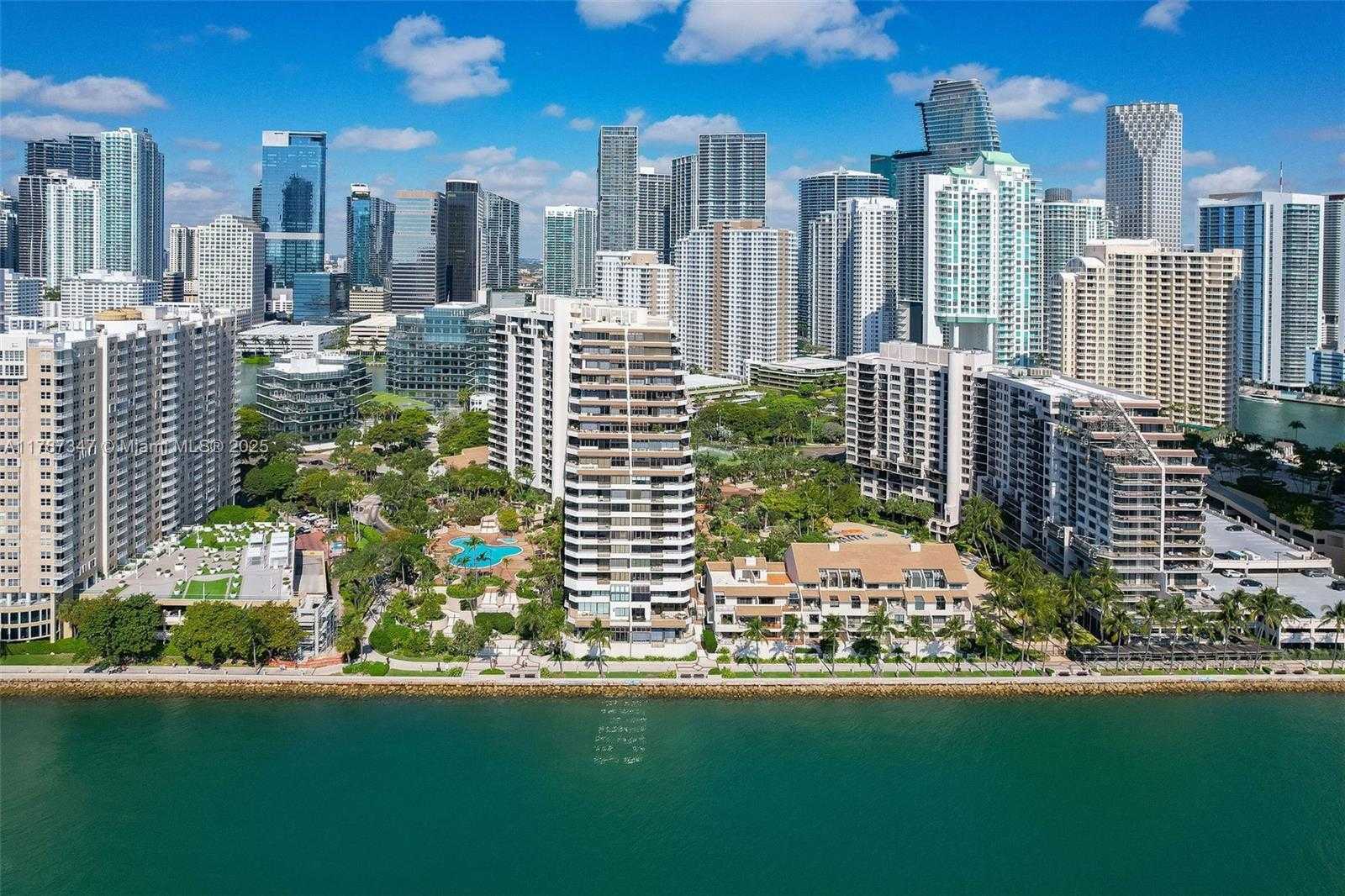 Small Image of 520 Brickell Key Dr, Miami, FL 33131, USA Number 2