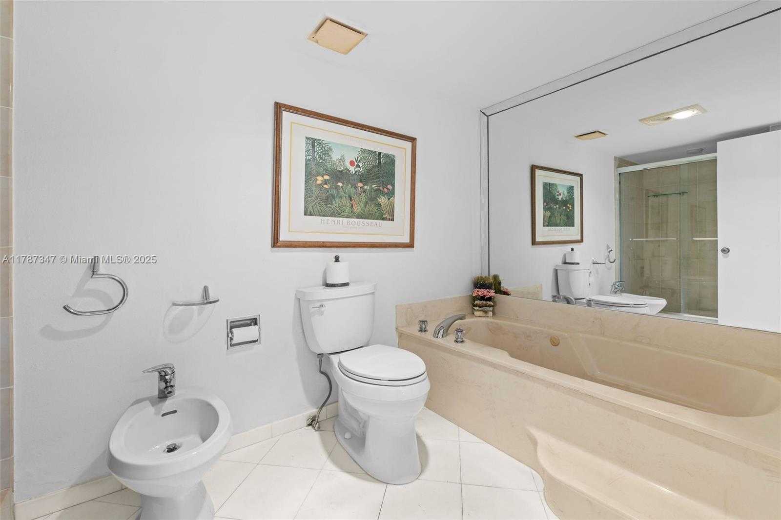 Small Image of 520 Brickell Key Dr, Miami, FL 33131, USA Number 25