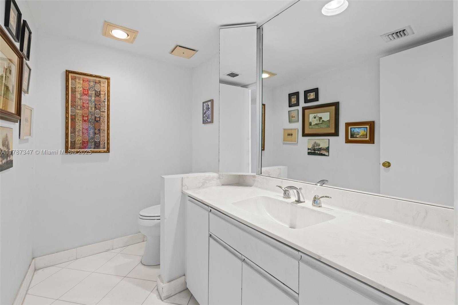 Small Image of 520 Brickell Key Dr, Miami, FL 33131, USA Number 26
