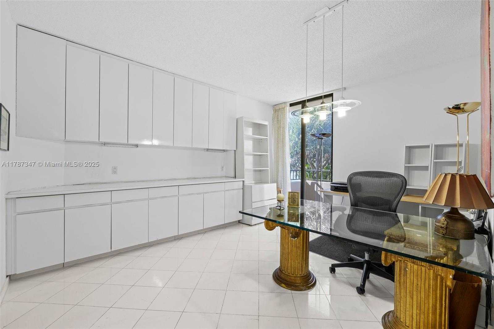 Small Image of 520 Brickell Key Dr, Miami, FL 33131, USA Number 27