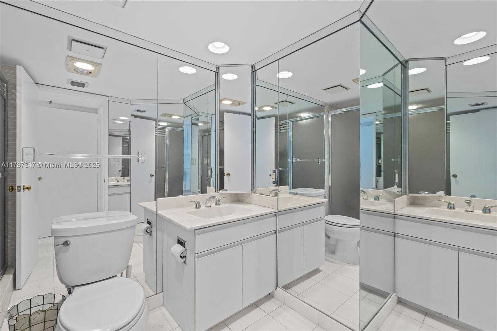 Small Image of 520 Brickell Key Dr, Miami, FL 33131, USA Number 29