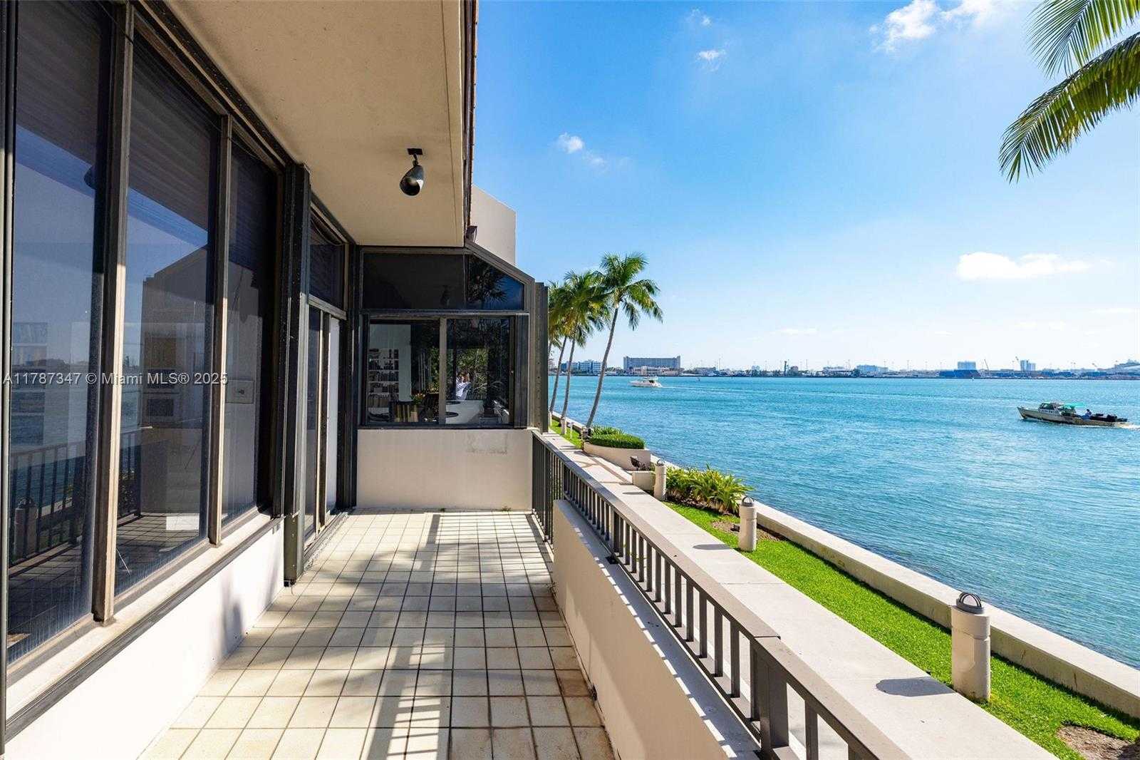 Small Image of 520 Brickell Key Dr, Miami, FL 33131, USA Number 32