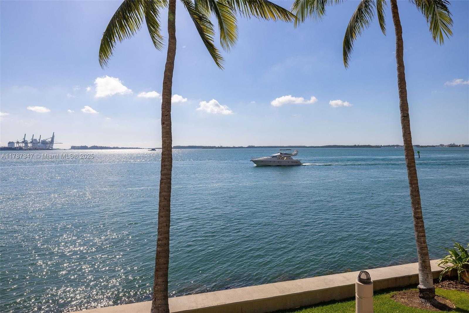 Small Image of 520 Brickell Key Dr, Miami, FL 33131, USA Number 33